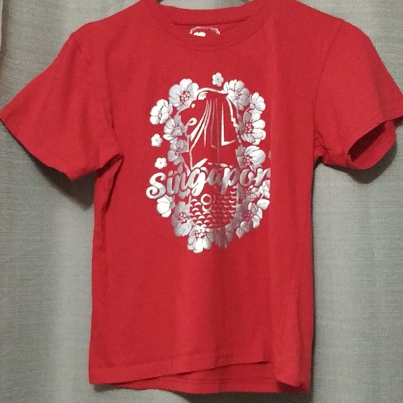 girls red tee